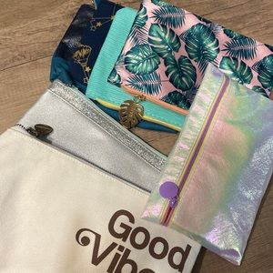 ✨✨2 for $15✨✨ Bundle of Cosmetic Bags- Ipsy and Sun Bum